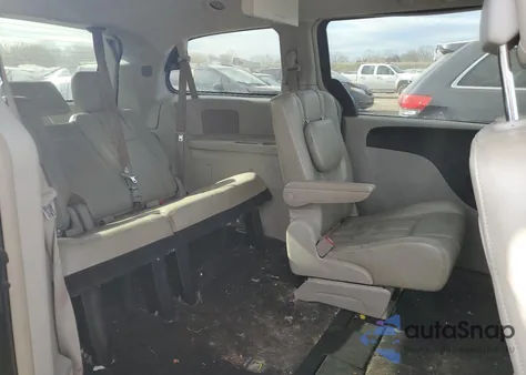 2013 Chrysler Town & Country Touring z USA, uszkodzony, nr VIN 2C4RC1BG0DR620132